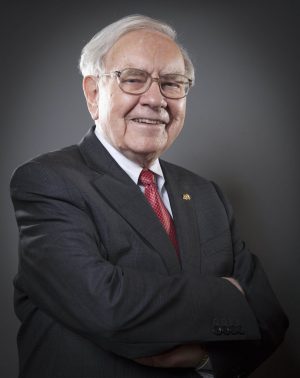 Warren Buffett, Chairman of the Board and CEO of Berkshire Hathaway, poses for a portrait in New York October 22, 2013. REUTERS/Carlo Allegri (UNITED STATES - Tags: BUSINESS HEADSHOT)